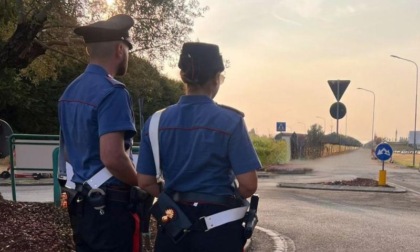 Schiaffi e minacce con machete puntato alla gola: 4 denunciati dai Carabinieri