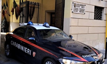 Chiede di abbassare la voce dentro ad un bar: lo picchiano