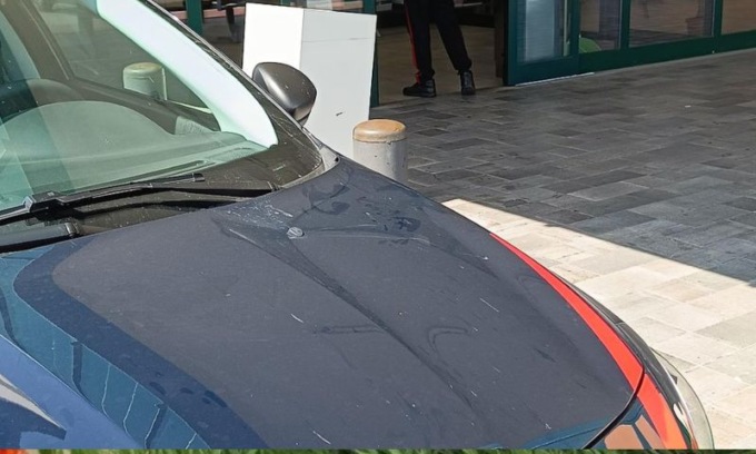 Dopo un furto in un supermercato aggredisce il responsabile dell’esercizio procurandogli lesioni