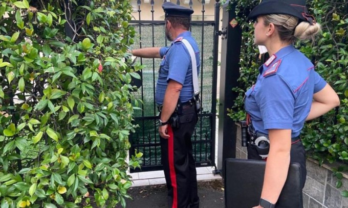 Tentano di fuggire con l’arrivo dei Carabinieri e finiscono fuori strada: uno è grave