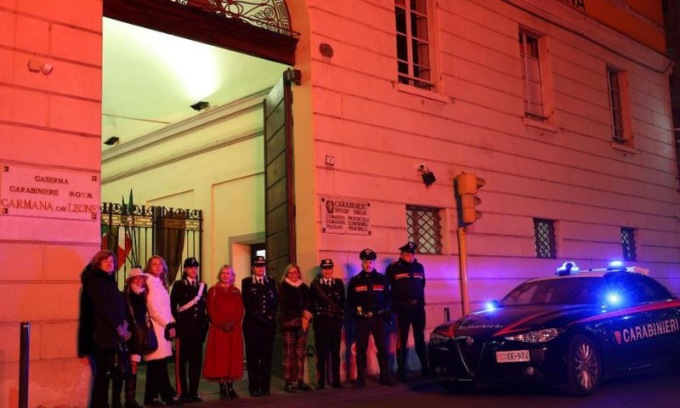 Giornata internazionale per l’eliminazione della violenza contro le donne: caserme dei Carabinieri in arancione