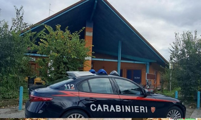 Chiede l’elemosina davanti ad un Centro commerciale ma è gravato da un ordine di carcerazione di oltre tre anni