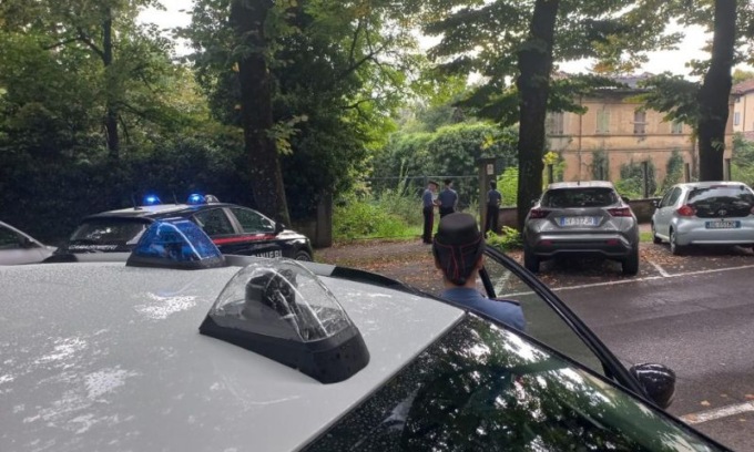 E’ derubato dalla escort e da una sua complice con lo spray urticante