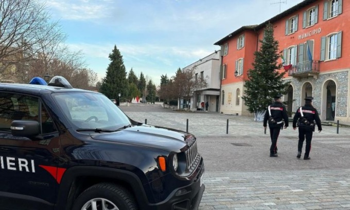 Non accetta la fine della relazione e prende a schiaffi e calci l’ex: denunciata