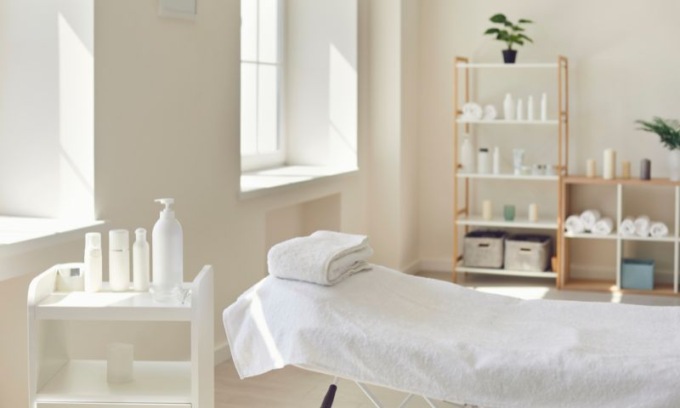Maxi furto di attrezzature per centri estetici: denunciate quattro persone