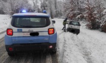 Causa un incidente e chiama di nascosto l’assicuratore per rinnovare la polizza: automobilista senza assicurazione scoperto dalla Polizia Stradale