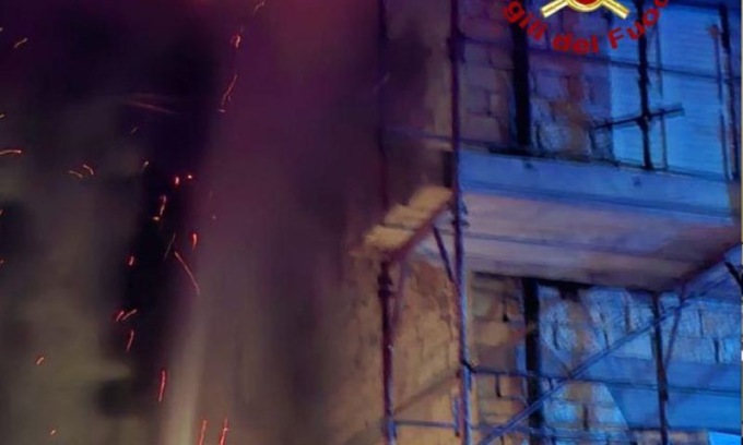 Incendio nel tetto della canonica di La Vecchia di Vezzano