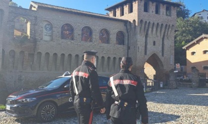 Lo picchia senza una apparente ragione: arrestato