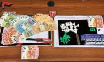 A casa con cocaina, hashish e oltre 3 mila euro: fermati due giovani