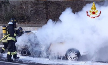 Auto a fuoco nel comune di Casina