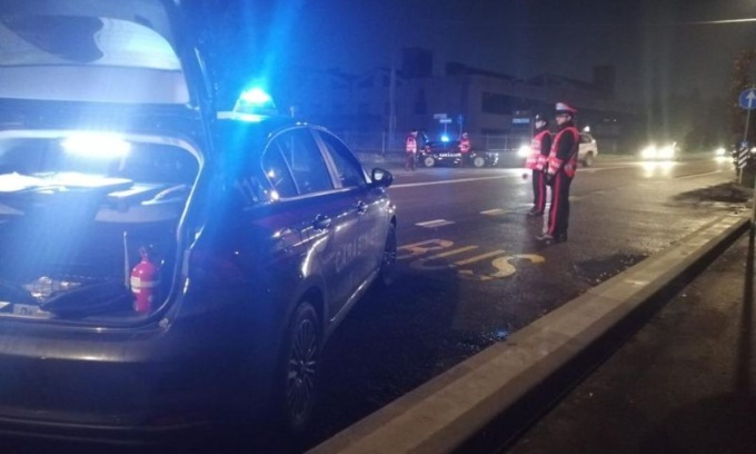Nasconde la droga dentro ad una confezione di fazzolettini di carta