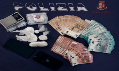 Arrestato pusher: con sè cocaina e denaro