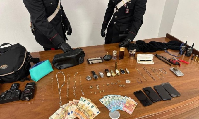Arrestati tre ladri di appartamento: il loro covo era in un’abitazione a Vetto