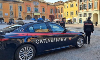 Sorpreso in Piazza Prampolini con lungo coltello e cocaina