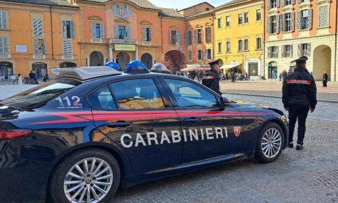 Sorpreso in Piazza Prampolini con lungo coltello e cocaina