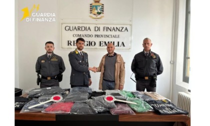 GdF Reggio Emilia: in beneficenza centinaia di capi di abbigliamento contraffatti