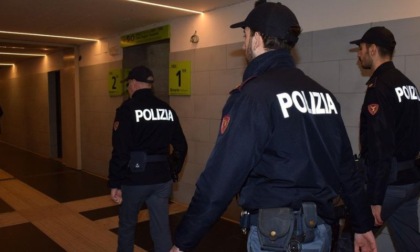 Si mette a spacciare lungo un binario della stazione storica