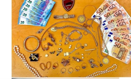 La Polizia di Stato sventa truffa ai danni di una coppia di anziani: recuperati quasi 18 mila euro tra preziosi e contanti