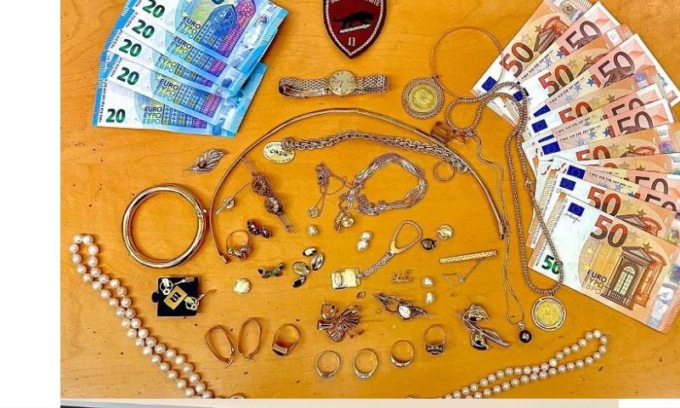 La Polizia di Stato sventa truffa ai danni di una coppia di anziani: recuperati quasi 18 mila euro tra preziosi e contanti