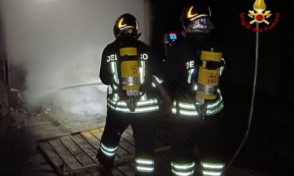 A fuoco un garage in via Turri: era adibito a dormitorio