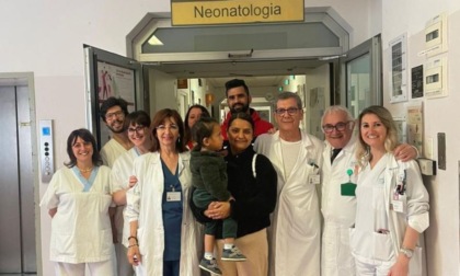 Team di professionisti salva bimbo con grave malformazione che non gli consentiva di respirare