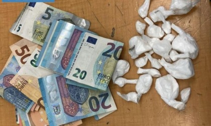Non rispetta l'alt dei Carabinieri e tenta la fuga in scooter