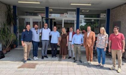 Otto sindaci in visita al Polo scolastico superiore Russel e Carrara