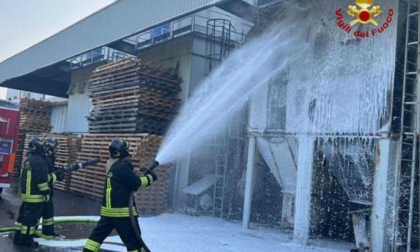 Principio di incendio di un silos per il filtraggio delle polveri acciaio inox