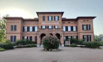 Nascondono la droga in una siepe presso l'Obitorio dell'Ospedale