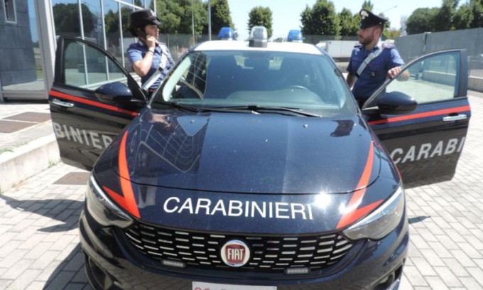 Le rubano la borsa con l’incasso della serata: 26enne denunciato dai Carabinieri