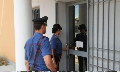 Viola il divieto di avvicinamento alla madre: arrestato