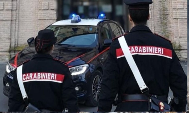 Festeggia la scarcerazione con fuochi d’artificio, ma anticipa i tempi: denunciato