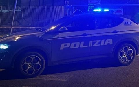 Entra di notte in un esercizio pubblico ma viene scoperto dalla Polizia