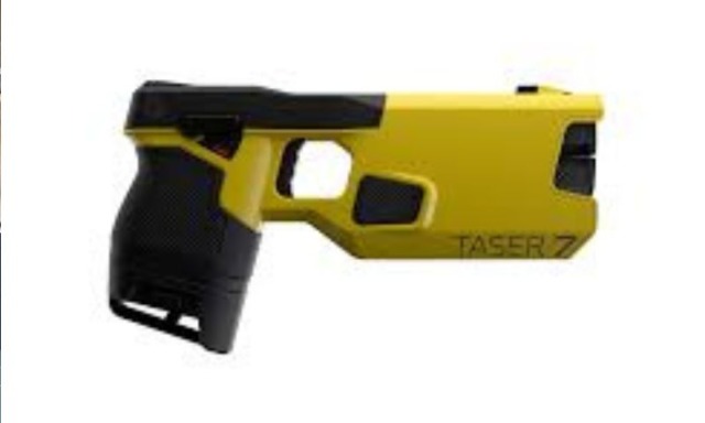 Muore dopo l’uso del taser da parte della Polizia di Stato