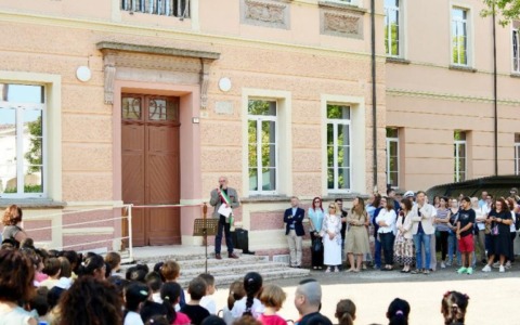 Riaperta la primaria Edmondo De Amicis danneggiata dal sisma 2012