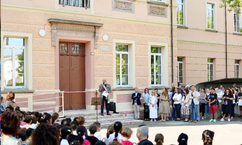 Riaperta la primaria Edmondo De Amicis danneggiata dal sisma 2012