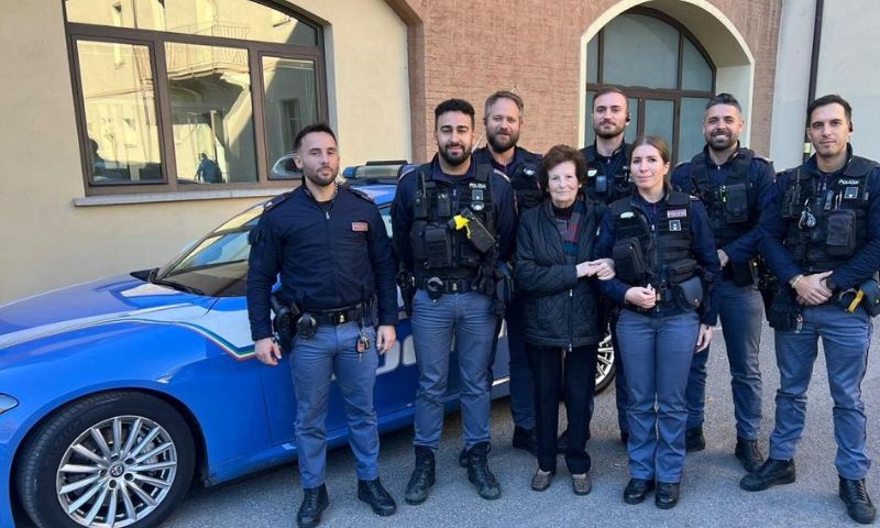 Dopo aver rubato la borsa ad una 90enne tentano la fuga: arrestati dalla Polizia di Stato