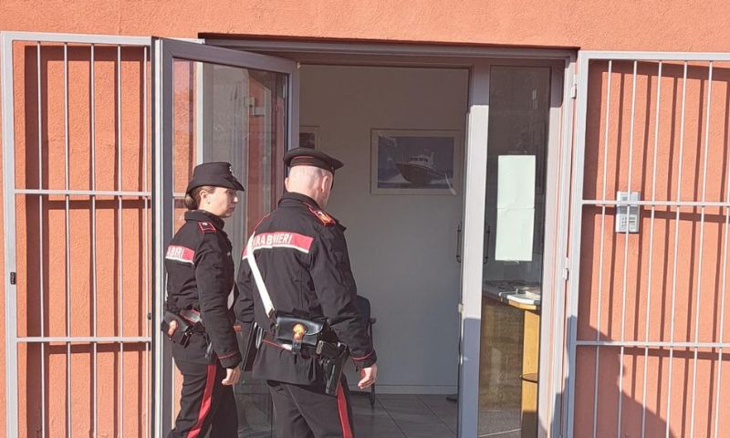 Divieto di avvicinamento per figlio e fratello troppo violento