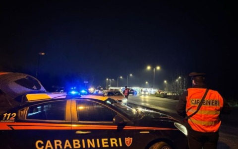 Durante un controllo li trovano con arnesi da scasso, un coltello e flaconi di metaodne