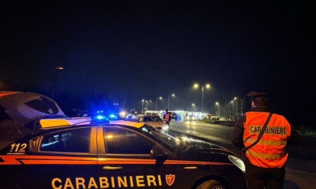 Durante un controllo li trovano con arnesi da scasso, un coltello e flaconi di metaodne
