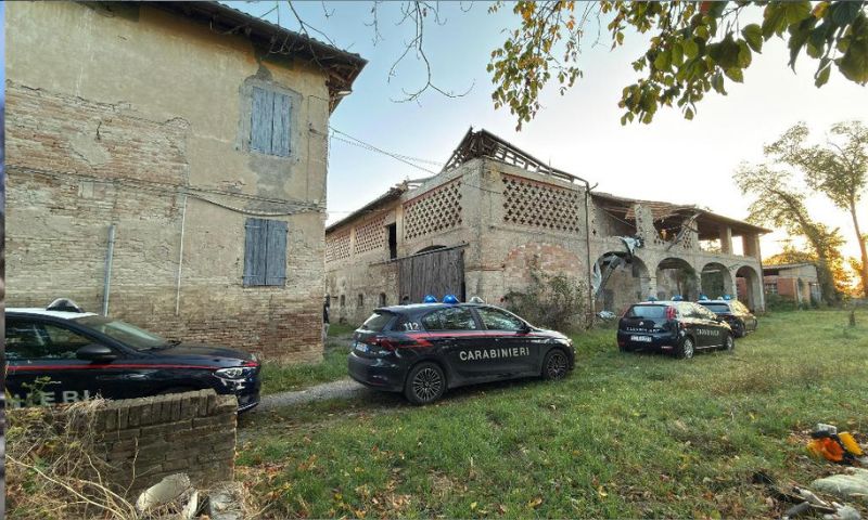 Otto senza fissa dimora occupano quattro casolari: allontanati e denunciati