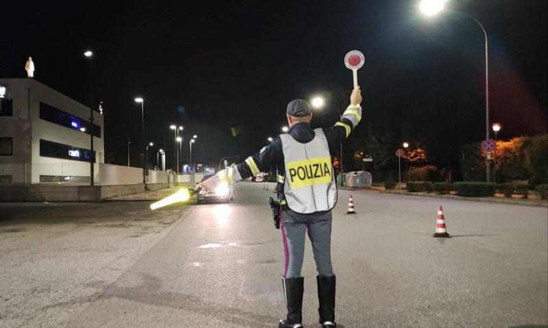 Controlli della Polizia del fine settimana tra persone senza patente o sotto l’effetto dell’alcol