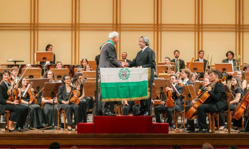 Il maestro Riccardo Muti ha ricevuto il “Primo Tricolore”