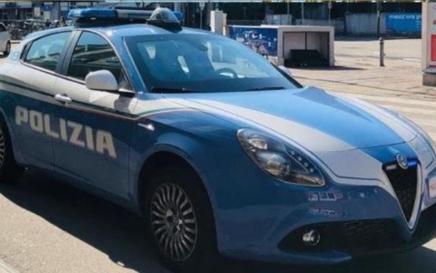 Scoperto in un parcheggio in zona via Turri con del crack