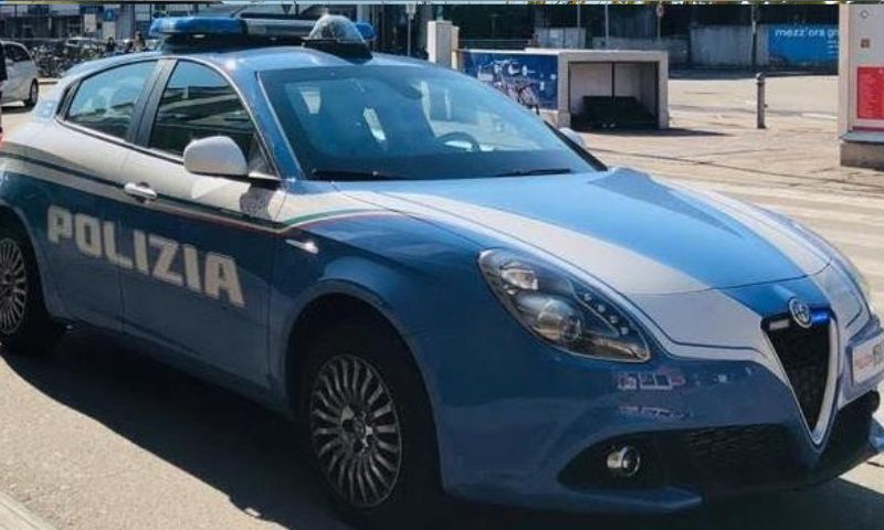 Scoperto in un parcheggio in zona via Turri con del crack