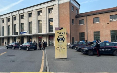 Sorpresi in “zona rossa” con sostanza stupefacente e coltello