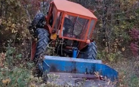 Uomo travolto e ucciso dal trattore che sta guidando