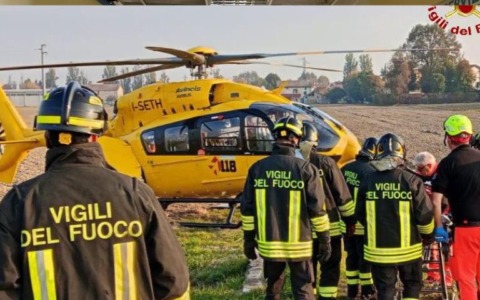 Scontro tra tre auto: una persona è grave
