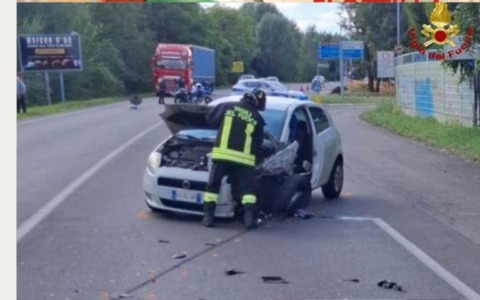 Scontro frontale in via Inghilterra: un ferito