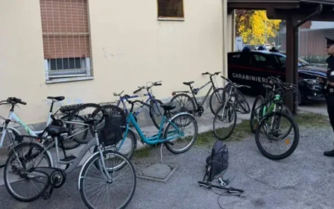 29 enne accusato di ricettazione in biciclette rubate: scoperto un vero arsenale di mezzi a due ruote